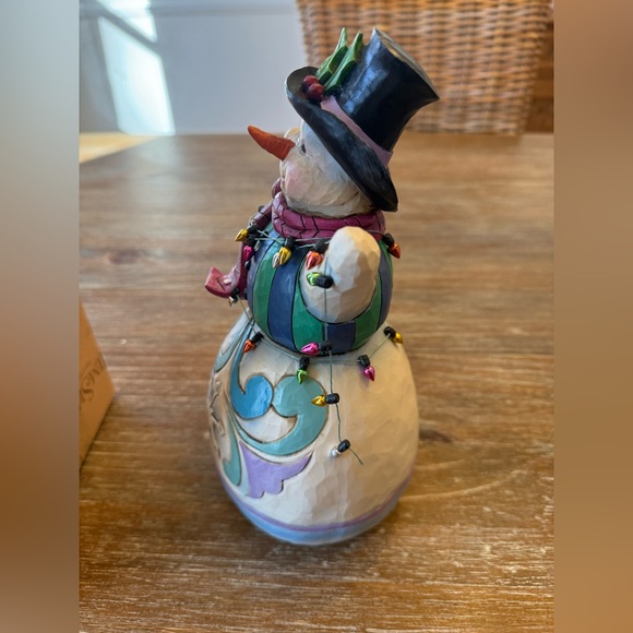 JIM SHORE ‘LIGHT UP THE HOLIDAYS’ SNOWMAN CHRISTMAS FIGURINE - Picture 4 of 7